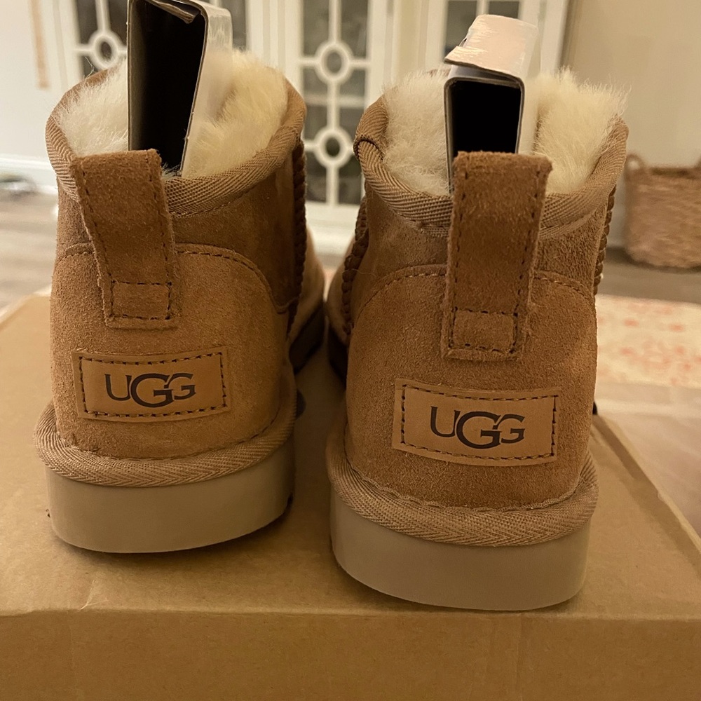 UGG ULTRA MINI BOOTS IN CHESTNUT COLOR;  SIZE 8. Brand new. Never worn.